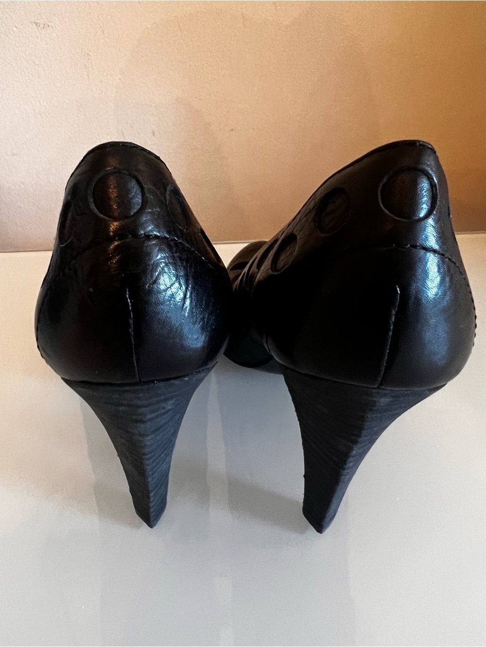 Nine West Black Leather Cutout Pumps Size 7 Round Toe Career Quiet Luxury - Picture 4 of 12